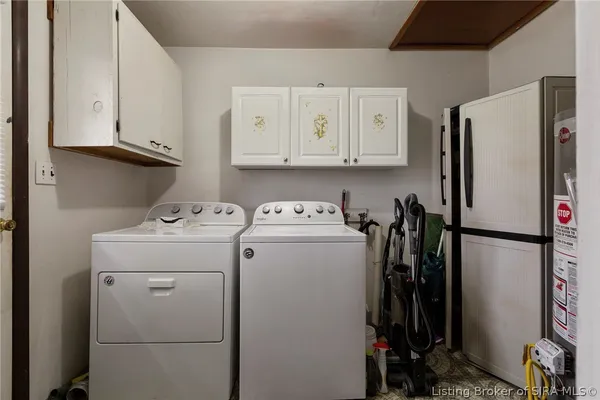 $215,000 | 823 Elmwood Avenue, New Albany, IN 47150