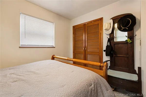 $215,000 | 823 Elmwood Avenue, New Albany, IN 47150
