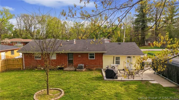 $215,000 | 823 Elmwood Avenue, New Albany, IN 47150