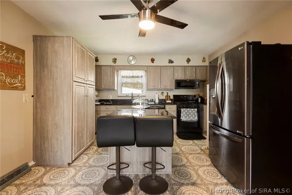 $215,000 | 823 Elmwood Avenue, New Albany, IN 47150