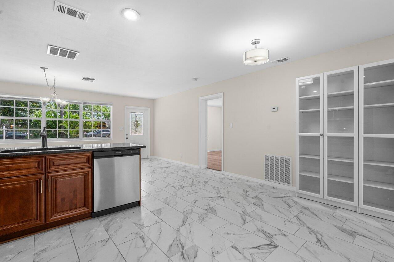 249 Northwest 4th Diagonal Boca Raton, FL 33432 - Photo 6 of 46 012-249Northwest4thDiagonal-BocaRaton-FL