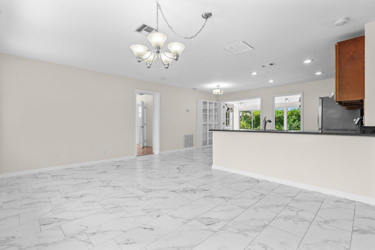 249 Northwest 4th Diagonal Boca Raton, FL 33432 - Photo 7 of 46 008-249Northwest4thDiagonal-BocaRaton-FL