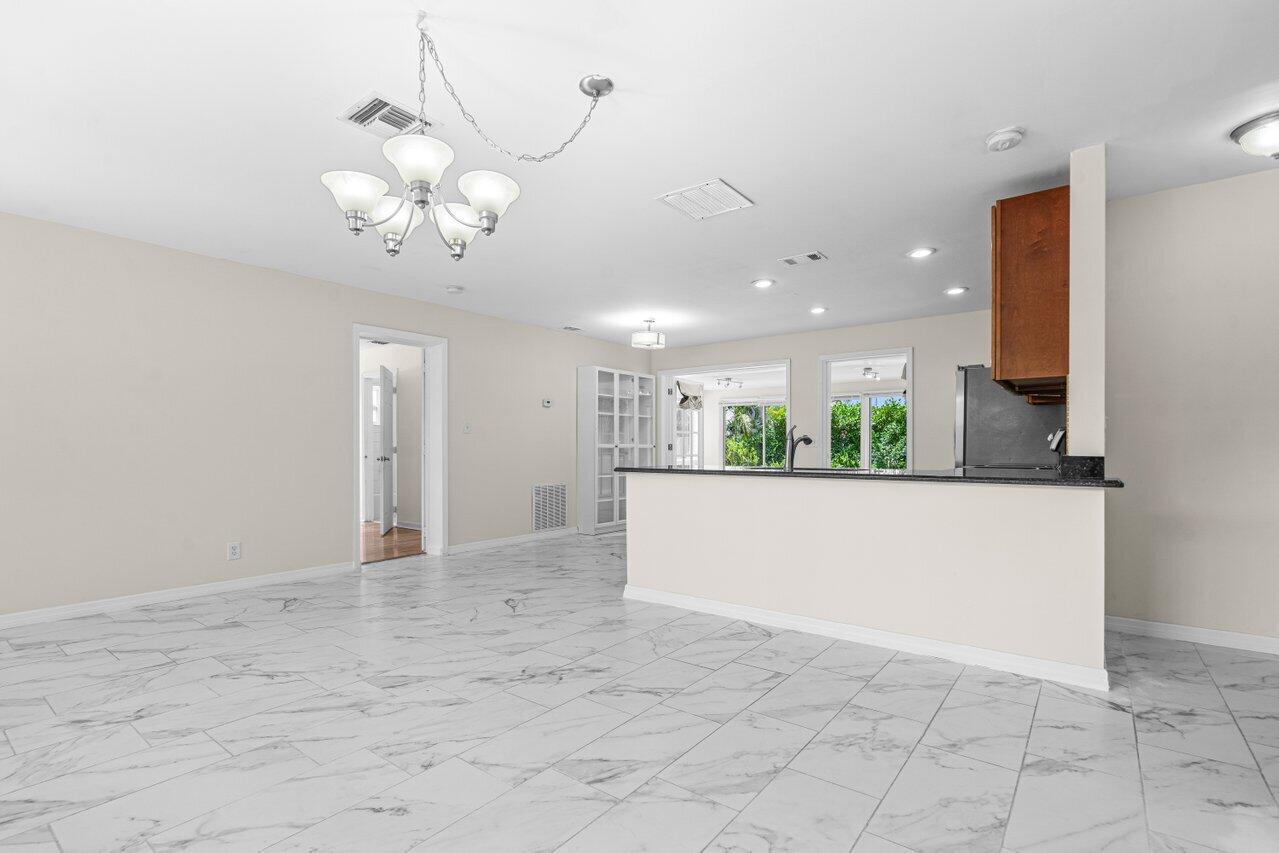 249 Northwest 4th Diagonal Boca Raton, FL 33432 - Photo 8 of 46 007-249Northwest4thDiagonal-BocaRaton-FL