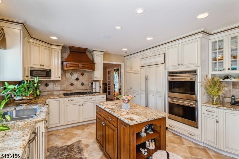 200 Raritan Lane Whitehouse Station, NJ 08889 - Photo 13 of 36