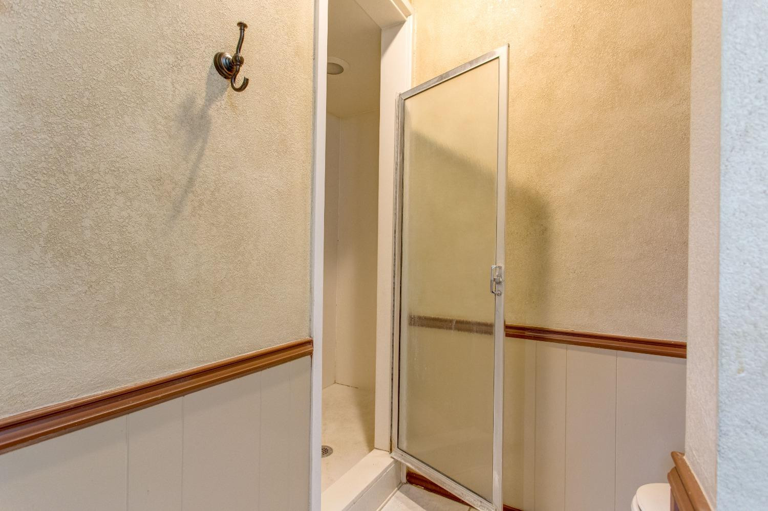 6015 14th Street Lubbock, TX 79416 - Photo 14 of 24 Master shower