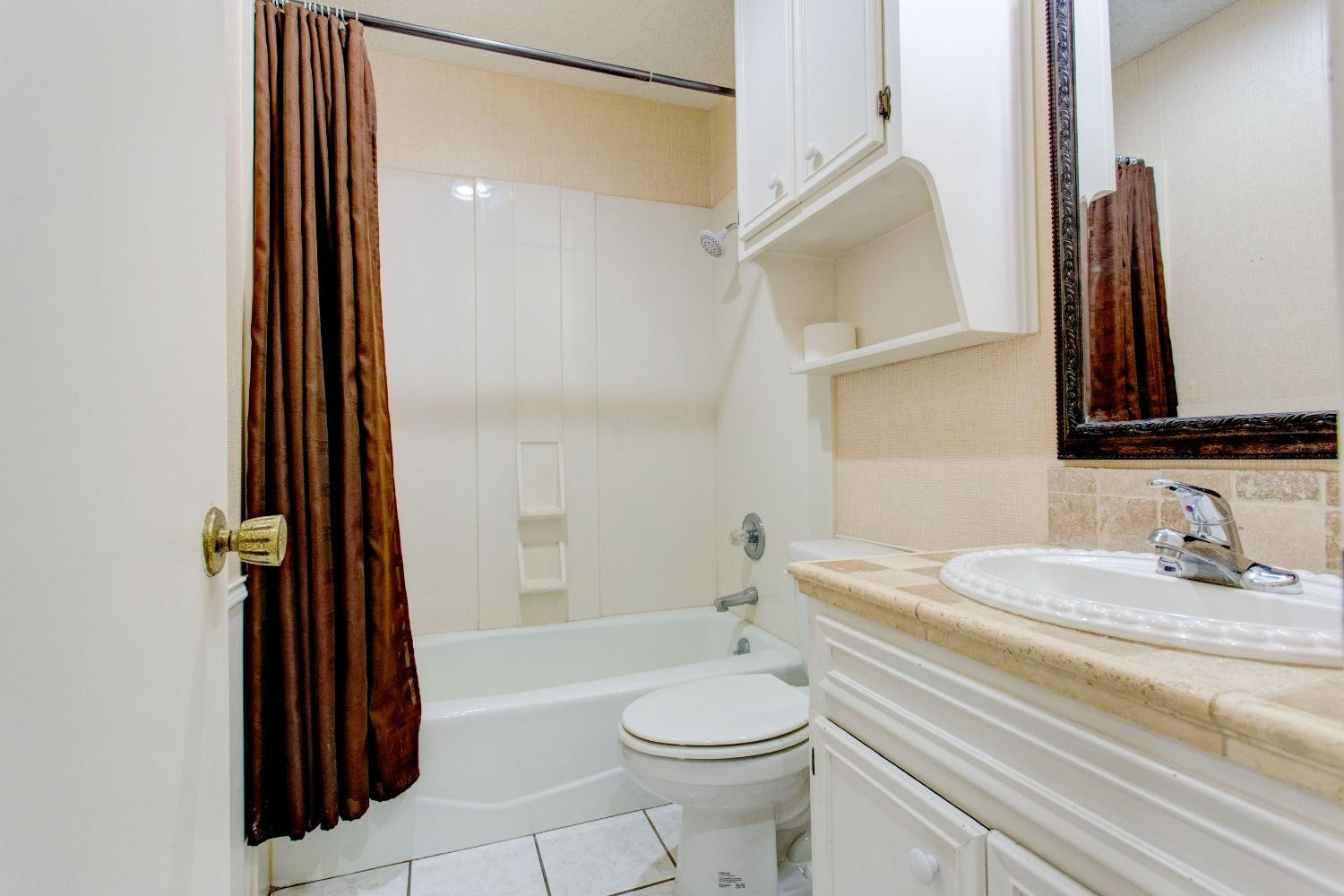 6015 14th Street Lubbock, TX 79416 - Photo 19 of 24 Hall bathroom