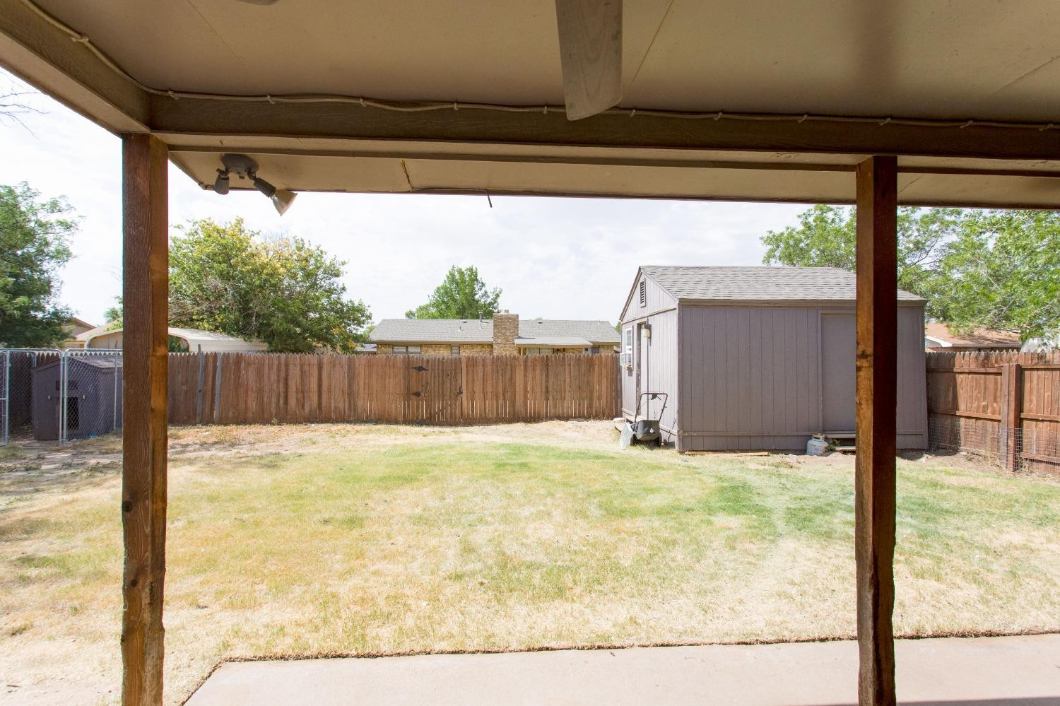 6015 14th Street Lubbock, TX 79416 - Photo 23 of 24 Covered back patio