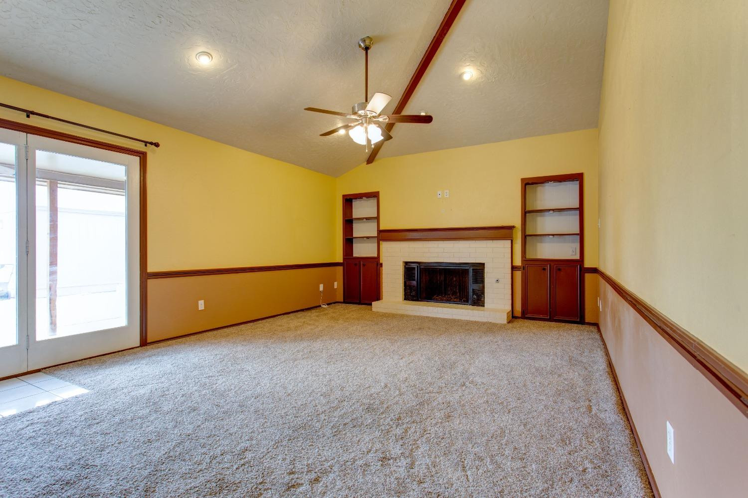 6015 14th Street Lubbock, TX 79416 - Photo 3 of 24 Living room