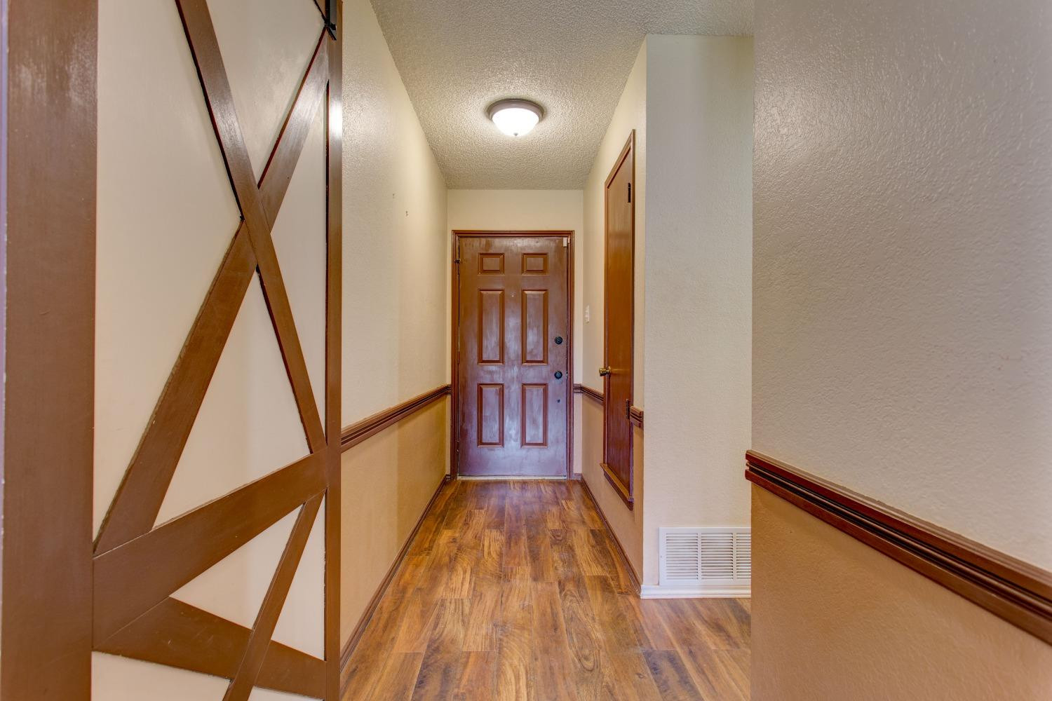 6015 14th Street Lubbock, TX 79416 - Photo 7 of 24 Entry hall
