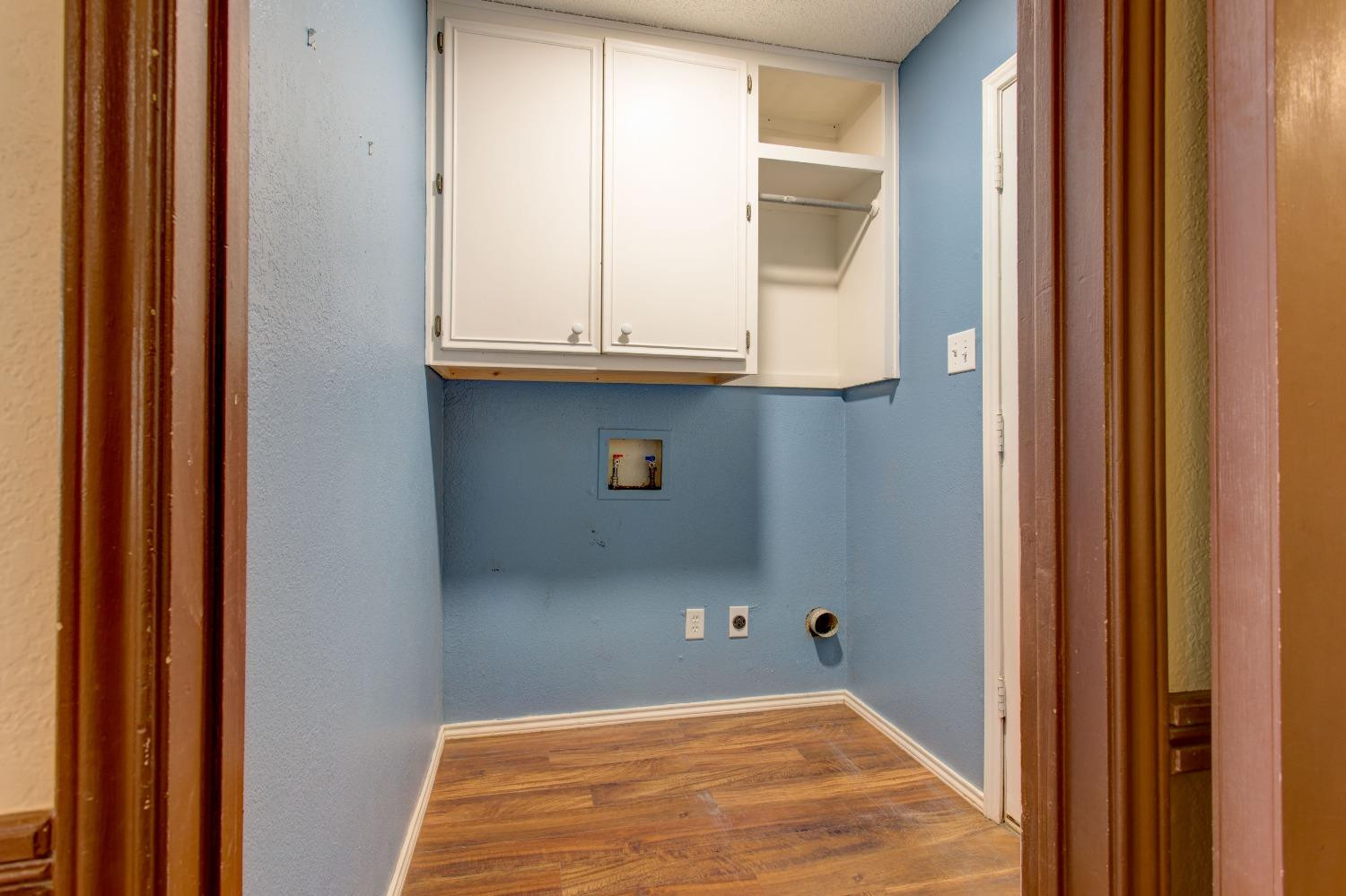 6015 14th Street Lubbock, TX 79416 - Photo 8 of 24 Laundry room