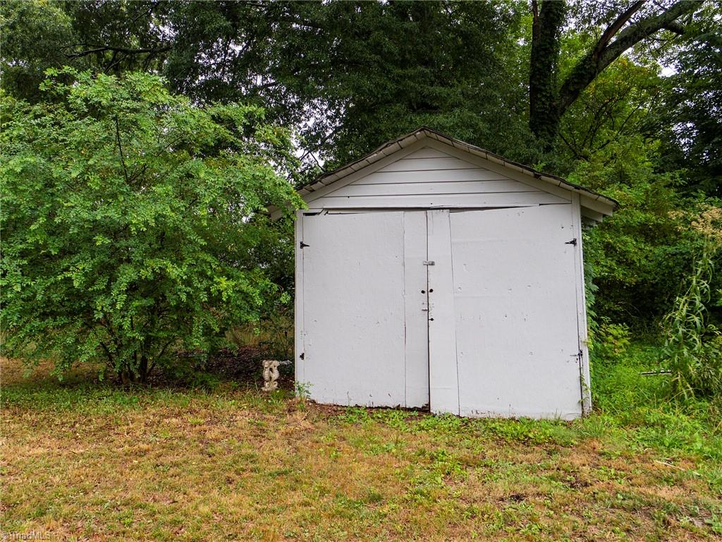 1009 Forrest Street High Point, NC 27262 - Photo 21 of 27 storage building on property.
