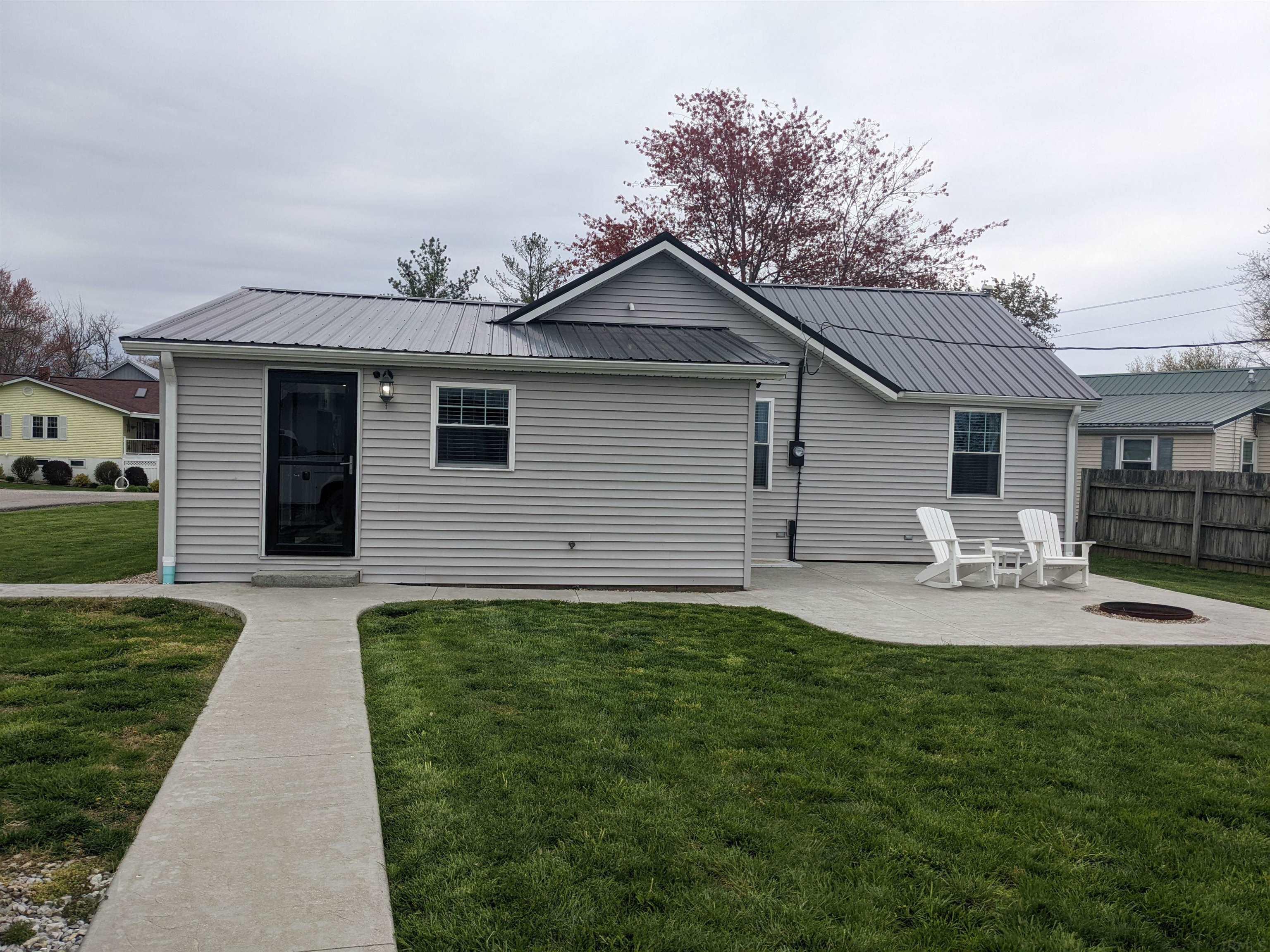 1636 Scenic Hill Road Loogootee, IN 47553 - Photo 4 of 23 Gallery Image 4