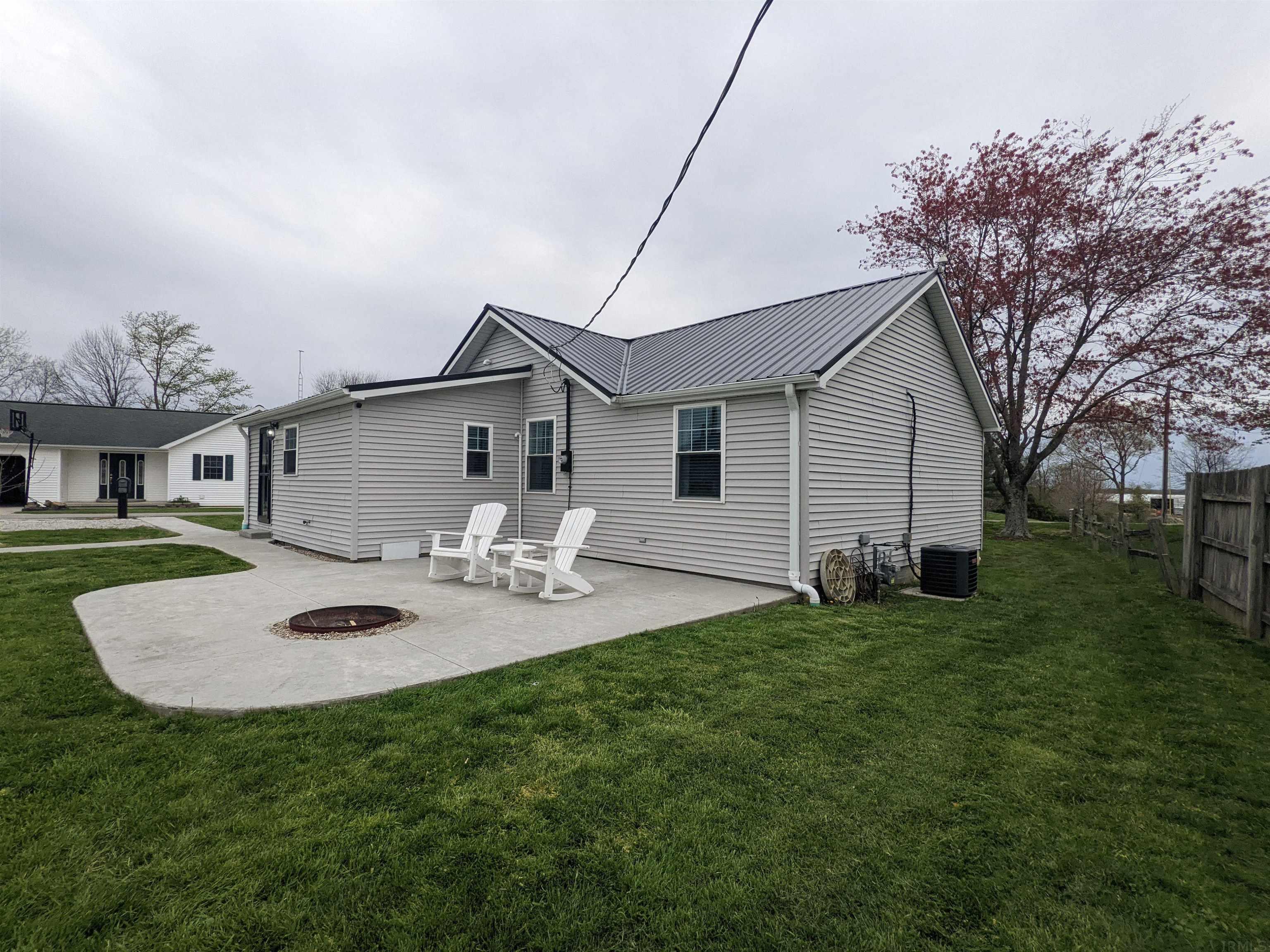 1636 Scenic Hill Road Loogootee, IN 47553 - Photo 5 of 23 Gallery Image 5