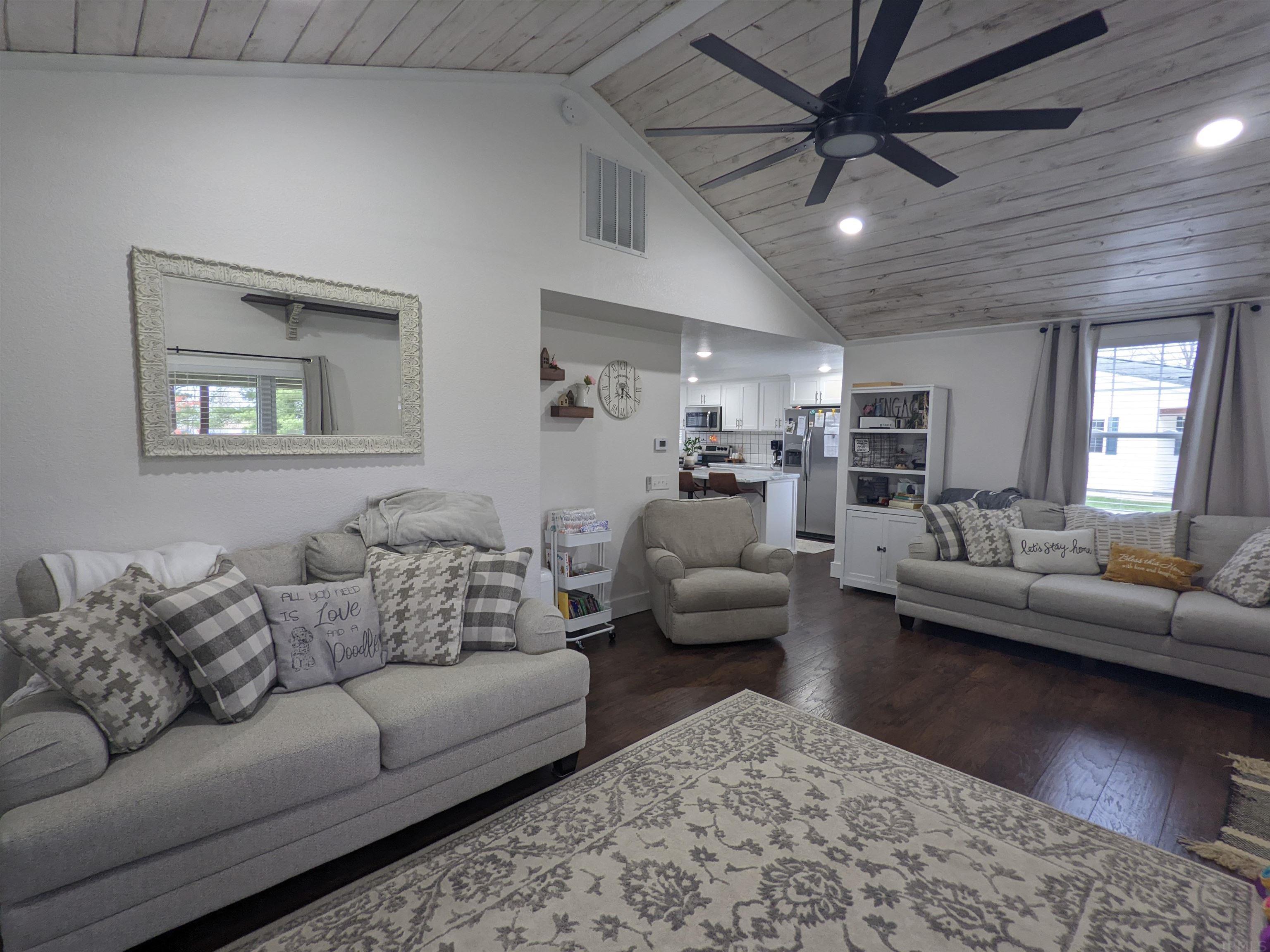 1636 Scenic Hill Road Loogootee, IN 47553 - Photo 8 of 23 Gallery Image 8