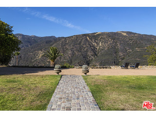 21424 Deerpath Lane Malibu, CA 90265 - Photo 15 of 22