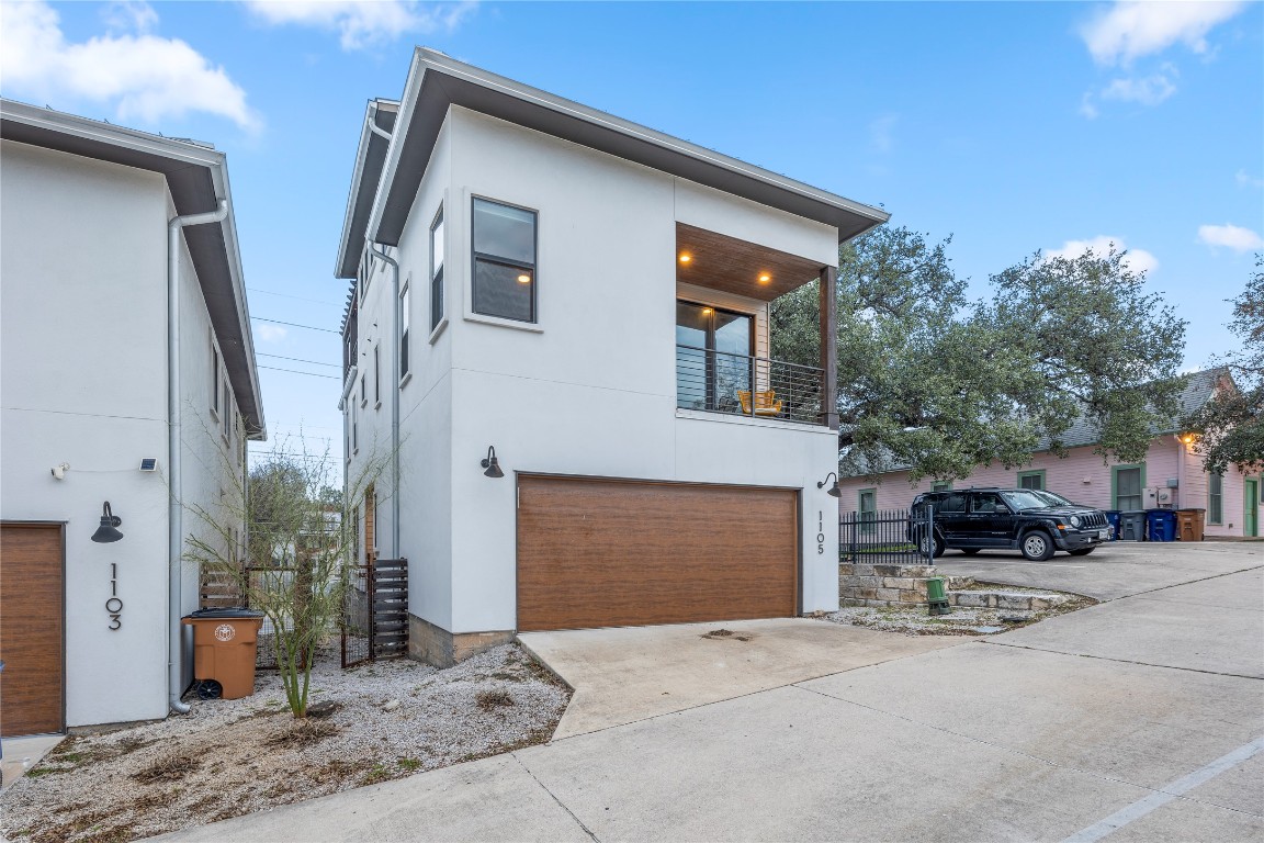 1105 East 12th Street Austin, TX 78702 - Photo 26 of 28 a view of a house with a patio