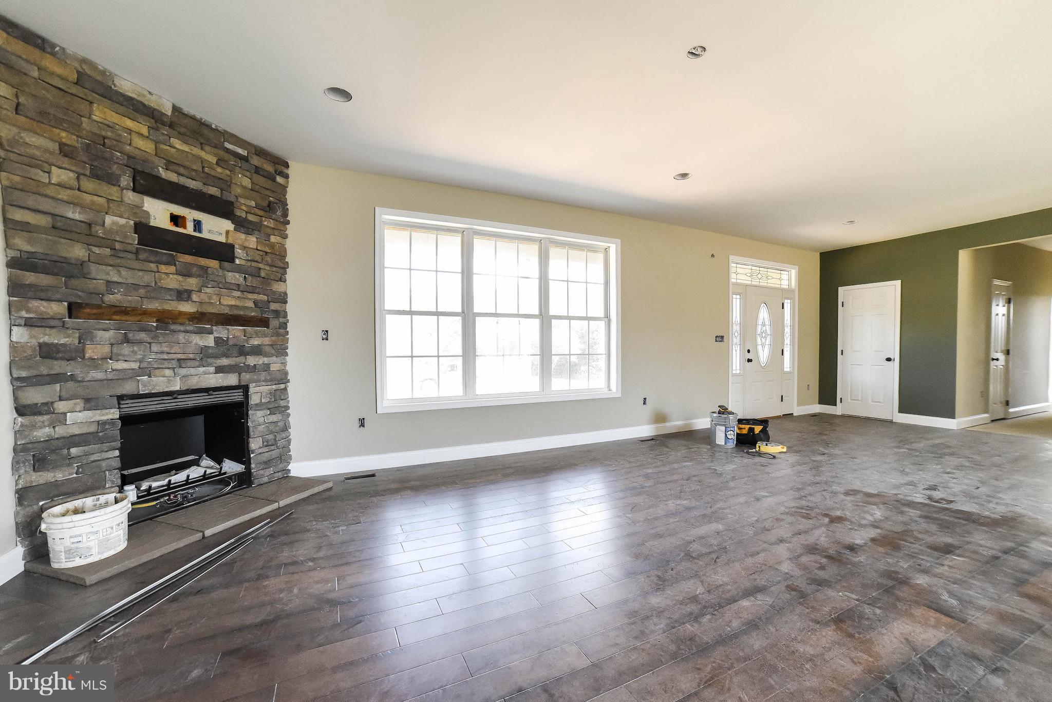 48784 Packer Court St. Inigoes, MD 20684 - Photo 5 of 25 Living Room