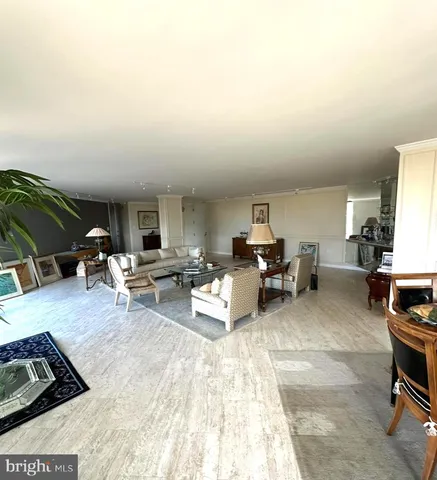 $3,300 | 8302 Old York Road, Unit C61, Elkins Park, PA 19027