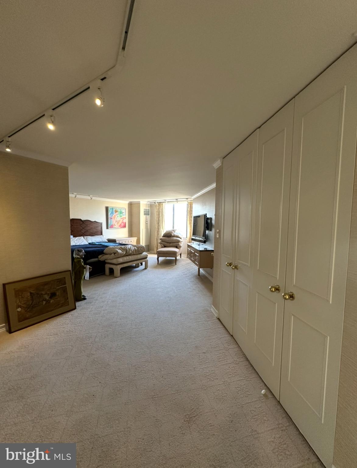 8302 Old York Road, Unit C61 Elkins Park, PA 19027 - Photo 18 of 25 a view of a livingroom with furniture and a window