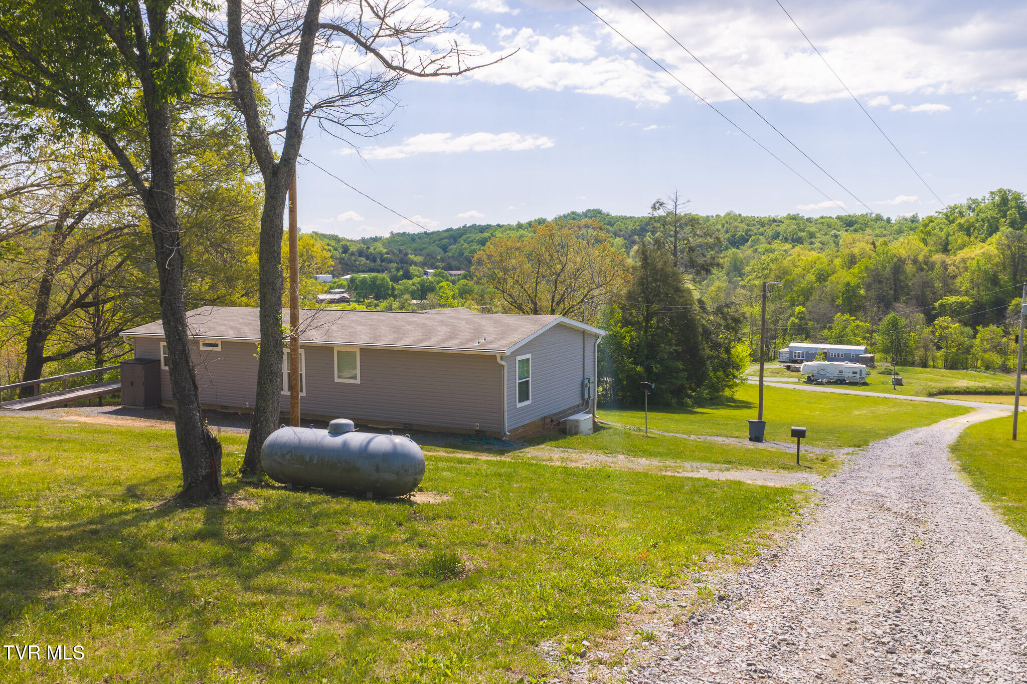 152 Keisling Road Newport, TN 37821 - Photo 2 of 51 DJI_20260420114839_0512_D