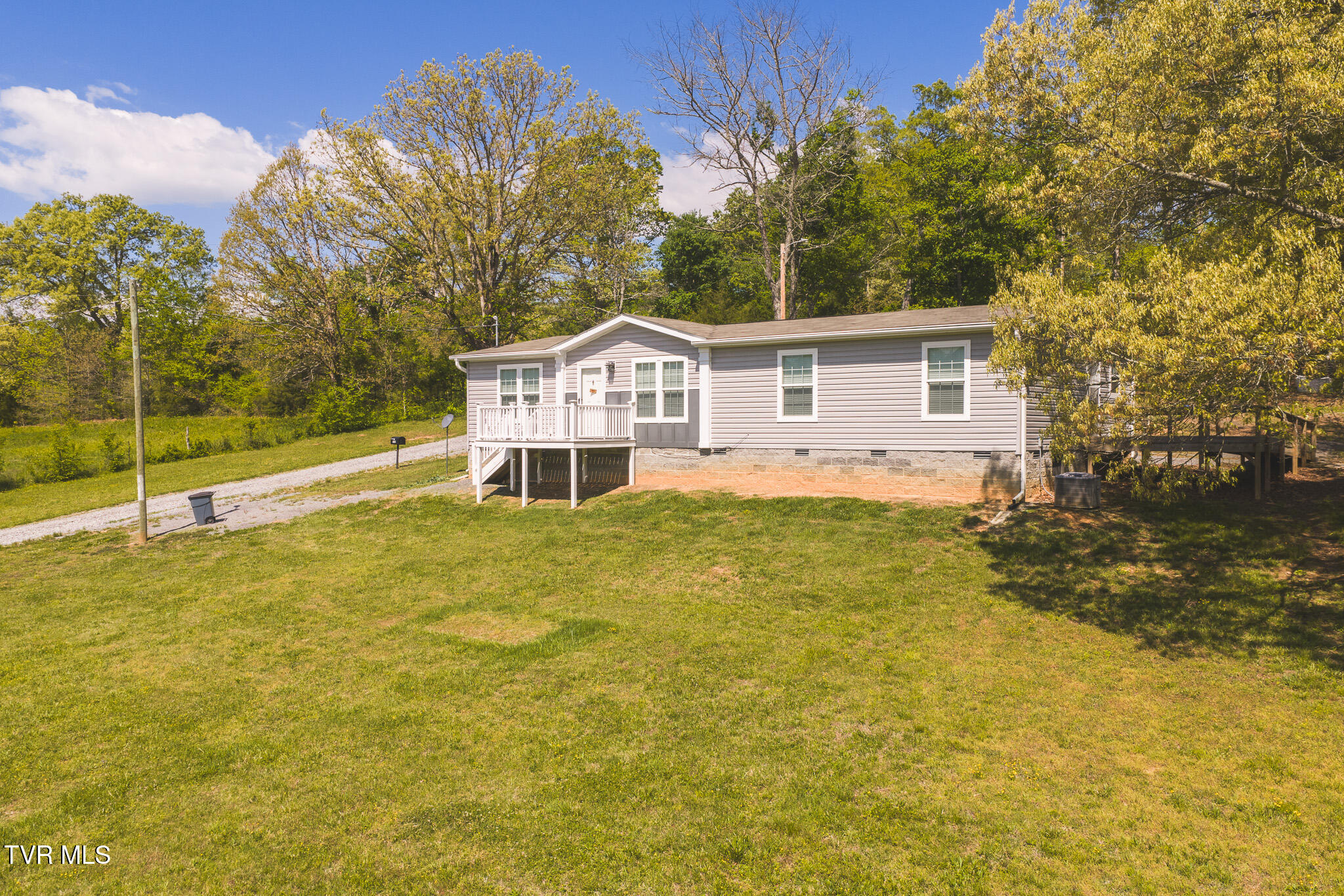 152 Keisling Road Newport, TN 37821 - Photo 4 of 51 DJI_20260420115538_0529_D