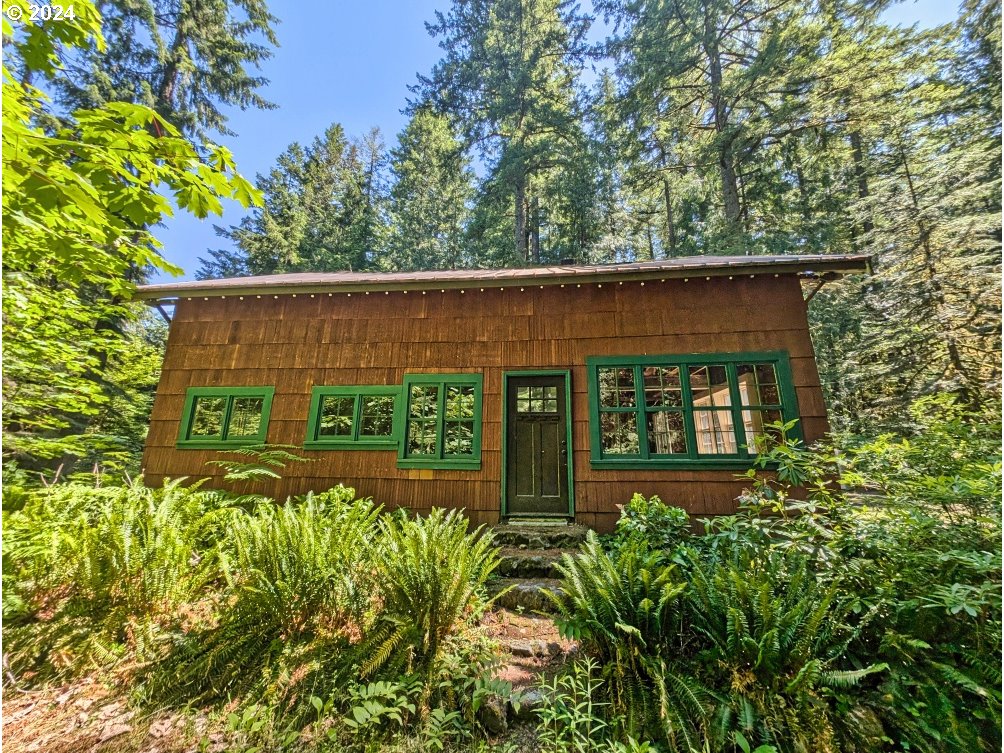 27602 Road 20 Rhododendron, OR 97049 - Photo 4 of 46 a front view of a house with garden