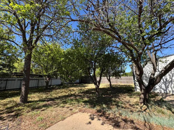 $160,000 | 407 North 5th Street, Vega, TX 79092