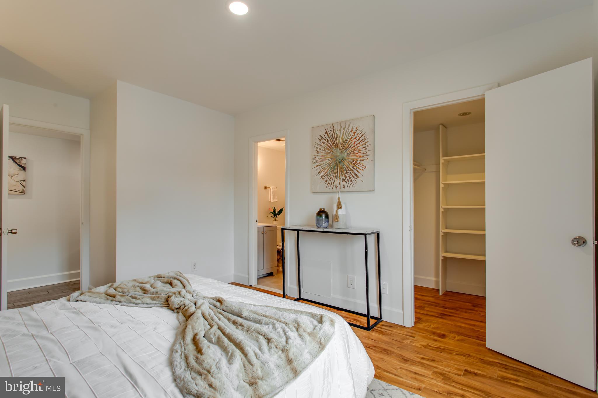 2206 Castle Rock Square, Unit 22C Reston, VA 20191 - Photo 16 of 35 Primary bedroom