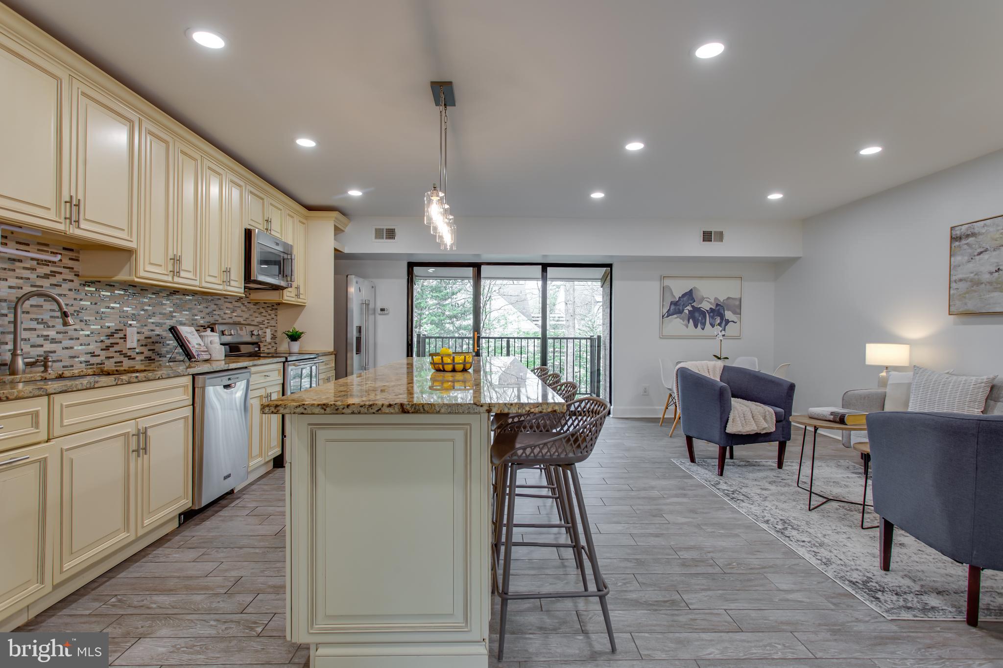 2206 Castle Rock Square, Unit 22C Reston, VA 20191 - Photo 2 of 35 Kitchen