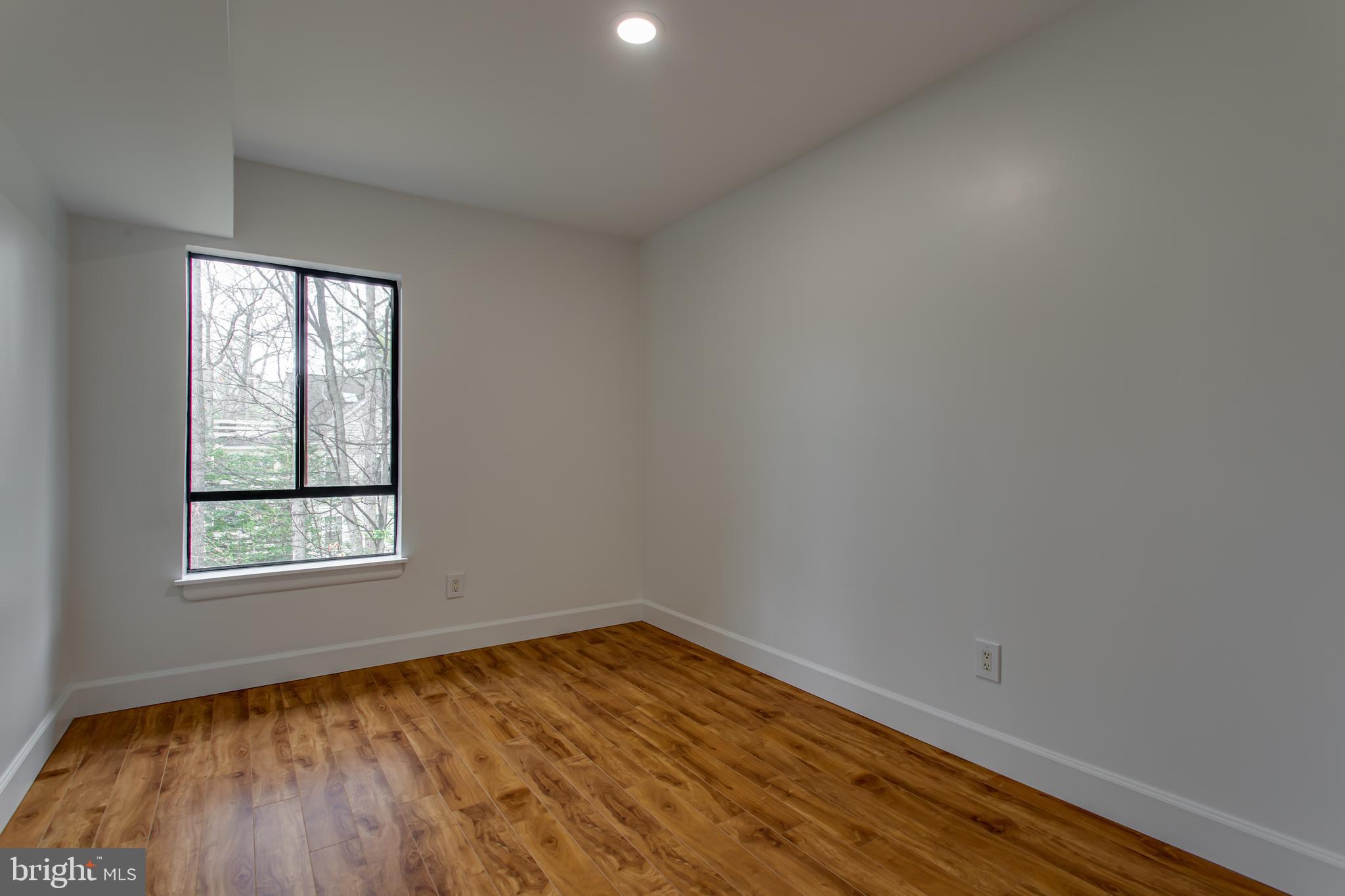 2206 Castle Rock Square, Unit 22C Reston, VA 20191 - Photo 22 of 35 2nd bedroom