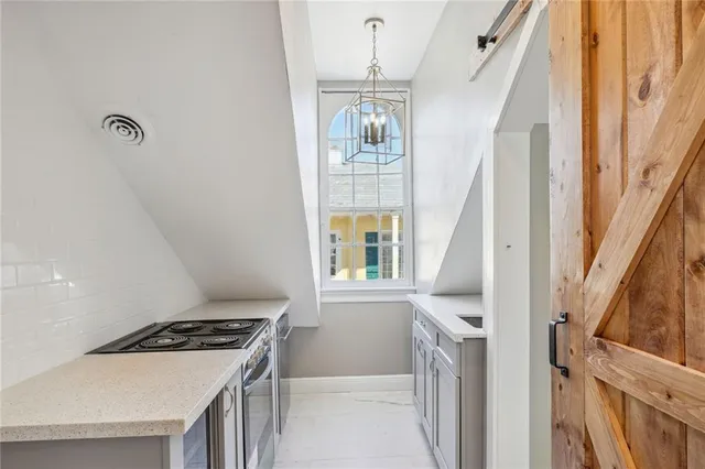 $1,500 | 933 Dauphine Street, Unit A, New Orleans, LA 70116