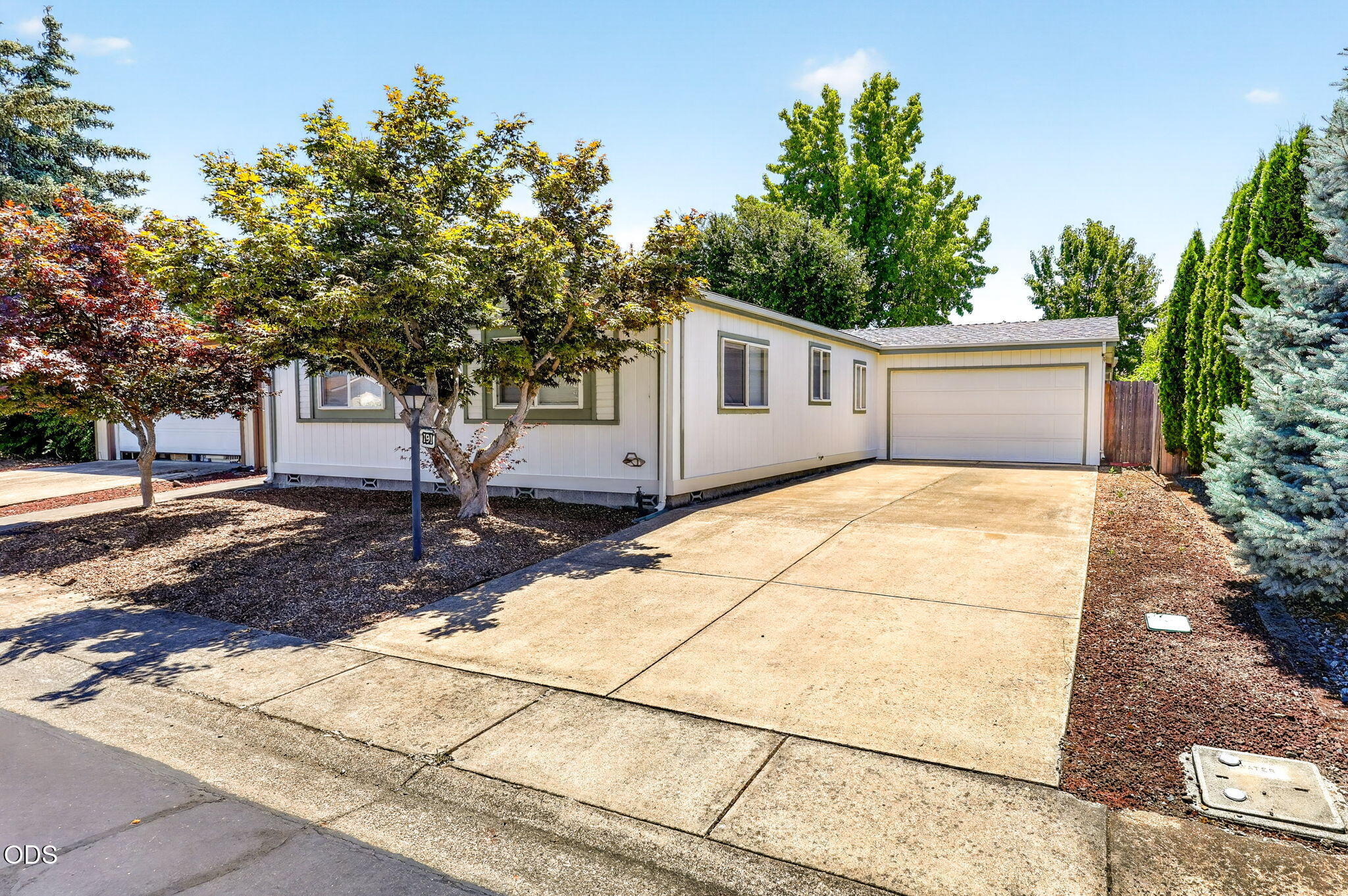 555 Freeman Road Central Point, OR 97502 - Photo 1 of 42
