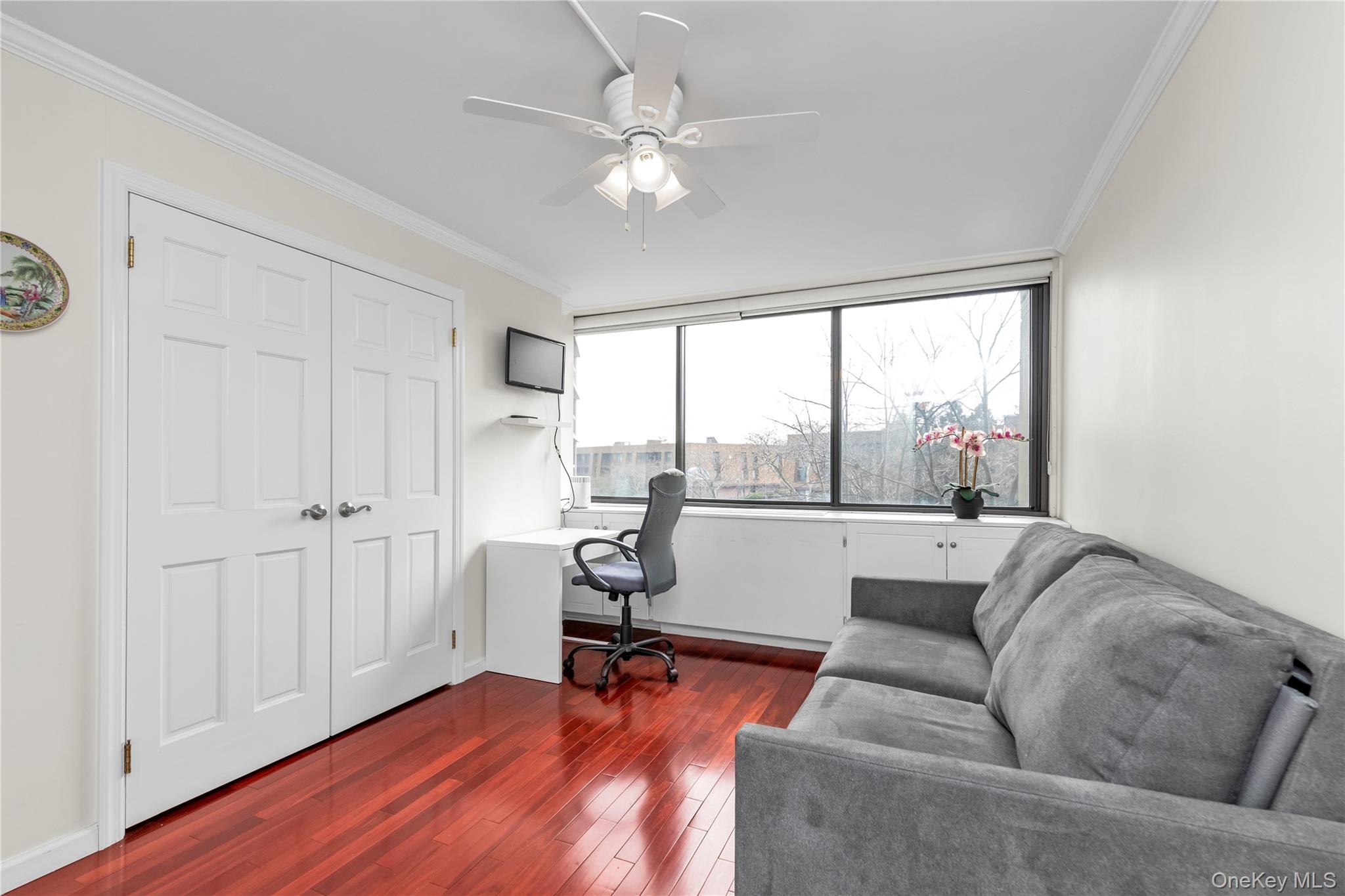 1 Bay Club Drive, Unit 4R Queens, NY 11360 - Photo 15 of 24 a living room with furniture and a large window