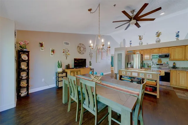 $320,000 | 2020 Shangrila Drive, Unit 305, Clearwater, FL 33763