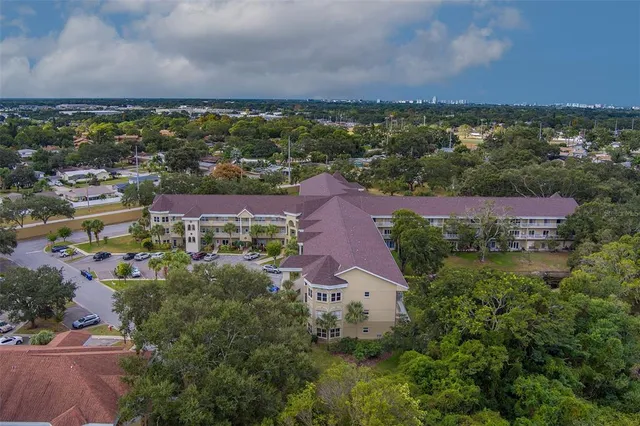 $320,000 | 2020 Shangrila Drive, Unit 305, Clearwater, FL 33763