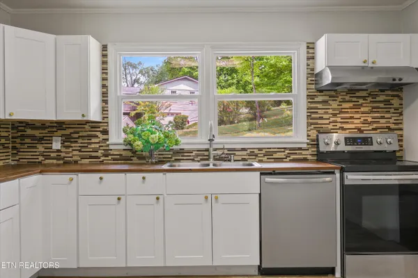 $399,900 | 4400 South Wahli Drive Northeast, Knoxville, TN 37918