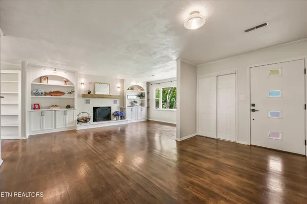 $399,900 | 4400 South Wahli Drive Northeast, Knoxville, TN 37918
