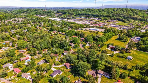 $399,900 | 4400 South Wahli Drive Northeast, Knoxville, TN 37918