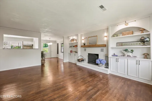 $399,900 | 4400 South Wahli Drive Northeast, Knoxville, TN 37918