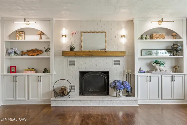 $399,900 | 4400 South Wahli Drive Northeast, Knoxville, TN 37918