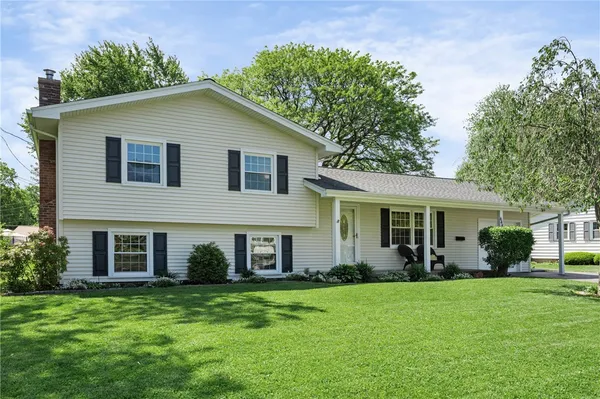 $249,900 | 648 Meadowbriar Road, Greece, NY 14616