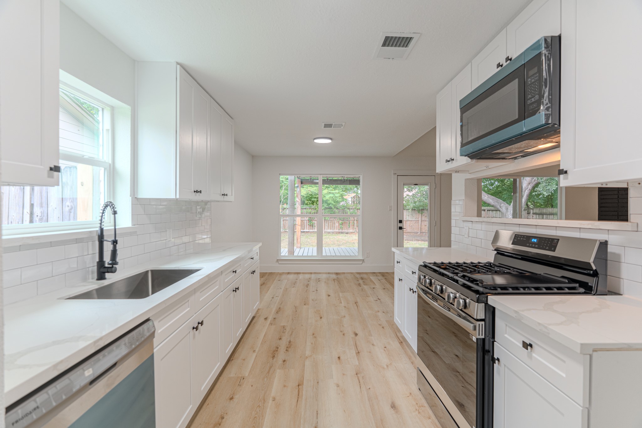 3702 Acorn Way Lane Spring, TX 77389 - Photo 17 of 38 a kitchen with granite countertop a stove and a sink
