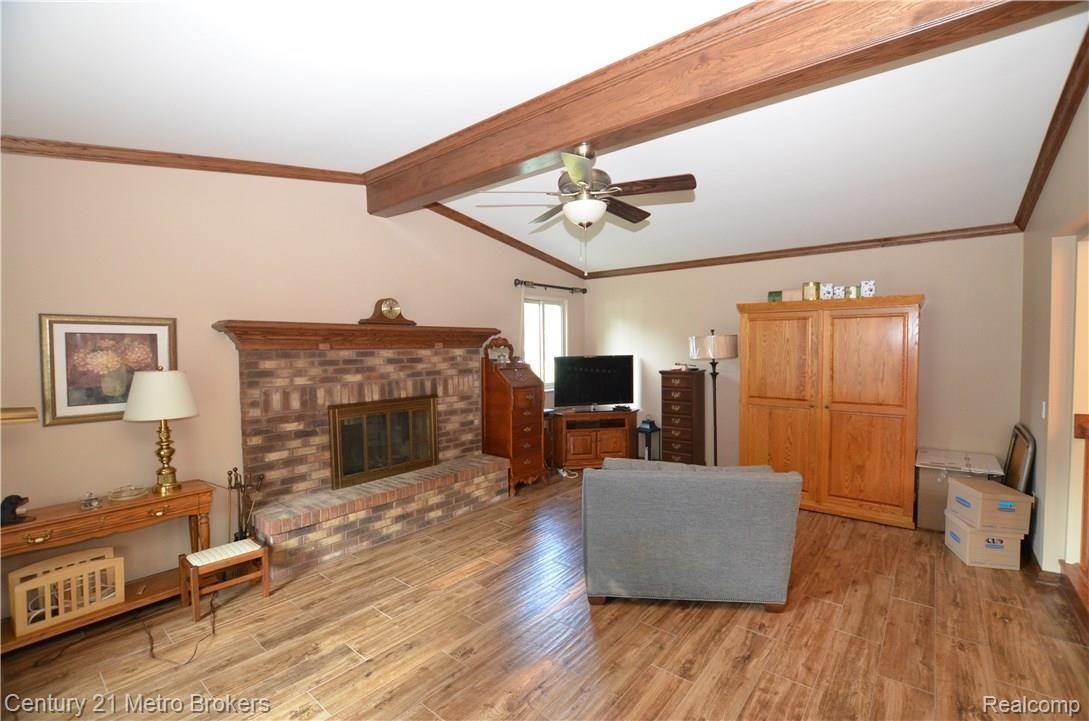 7279 Sharp Road Swartz Creek, MI 48473 - Photo 7 of 24 7279 Sharp Rd 7 great room.JPG