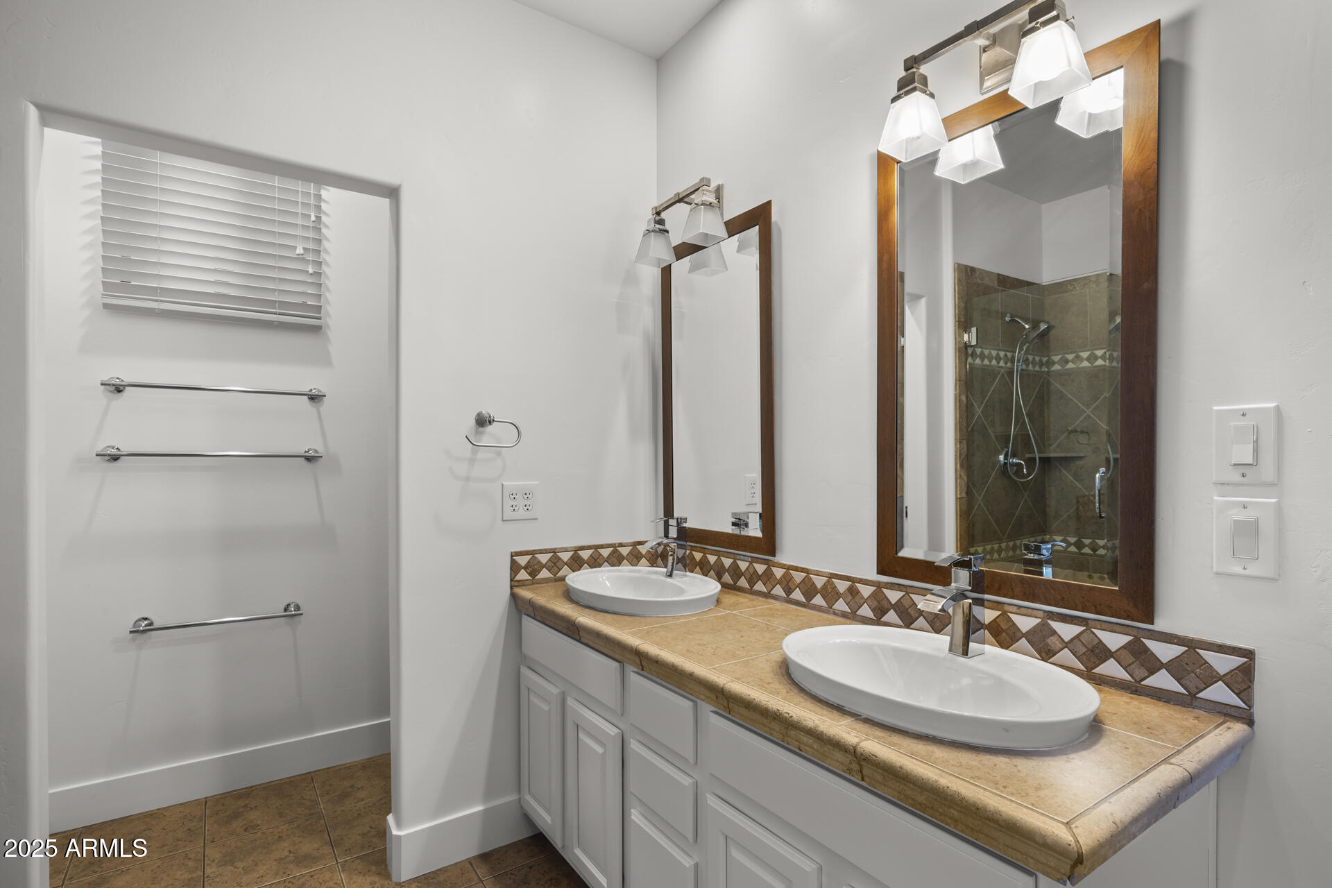 36 West Foothill Drive Phoenix, AZ 85021 - Photo 23 of 38 1-56