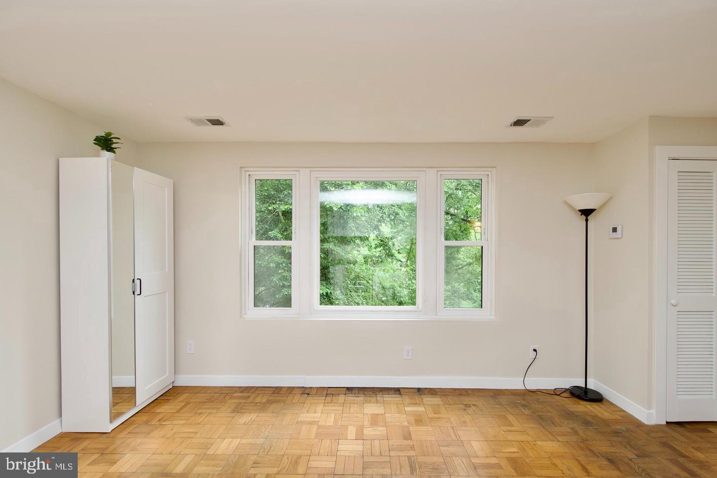 4840 MacArthur Court, Unit 504 Washington, DC 20007 - Photo 9 of 27