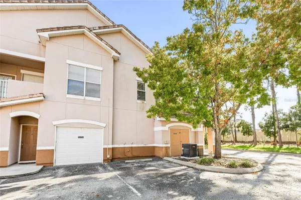 $2,000 | 18006 Villa Creek Drive, Tampa, FL 33647
