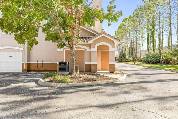 $2,000 | 18006 Villa Creek Drive, Tampa, FL 33647