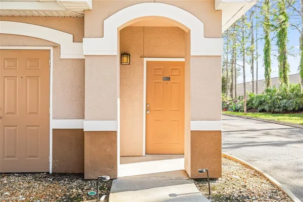 $2,000 | 18006 Villa Creek Drive, Tampa, FL 33647