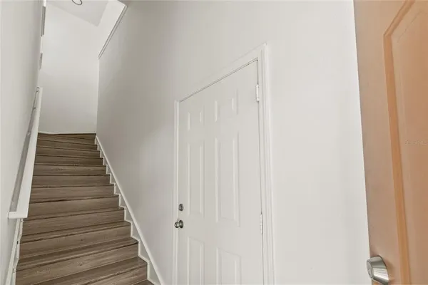 $2,000 | 18006 Villa Creek Drive, Tampa, FL 33647