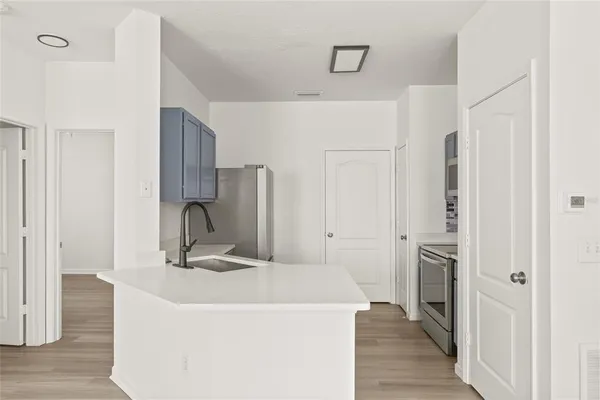 $2,000 | 18006 Villa Creek Drive, Tampa, FL 33647